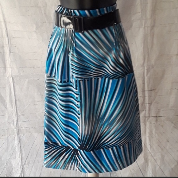 High waisted, knee length skirt - Picture 1 of 3